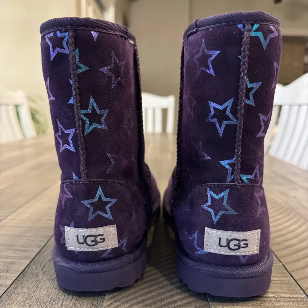 UGG Classic ll Iridescent Stars Boot - Starry Boots Youth/Big Kid Size 6 (NWOT)